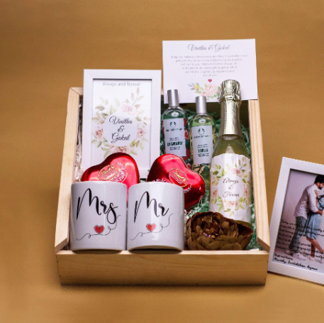 personalised-couple-gift-basket